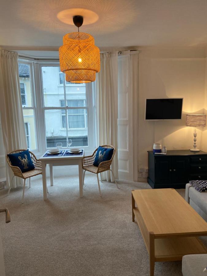 Centrally Located, Comfortable Apartment Near Station, Beach And North Laines Brighton Exterior photo